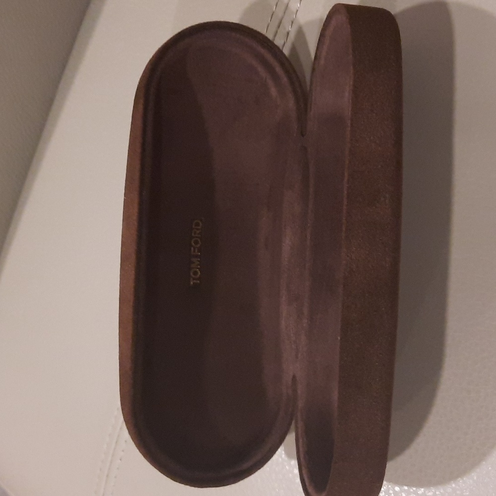 Tom Ford brown glasses case and cloth - Picture 2 of 10